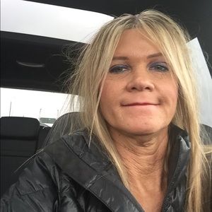 Meet your Posher, Deena